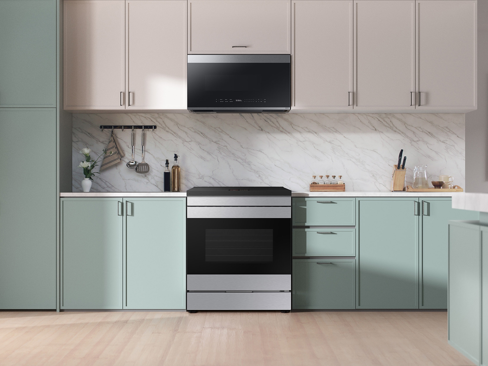 Thumbnail image of Bespoke 6.3 cu. ft. Smart Slide-In Induction Range with AI Home & Smart Oven Camera in Stainless Steel